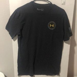 BLACK(MEDIUM) UNDER ARMOUR SHIRT